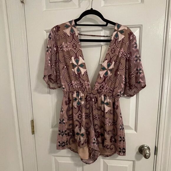 BNWT TOBI Effie Plunging Romper in Mauve - Picture 5 of 7
